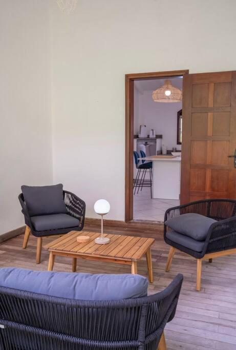 Spacieuse Villa Corossol Avec Piscine Et Jeux Exterieurs 르 고지에 외부 사진