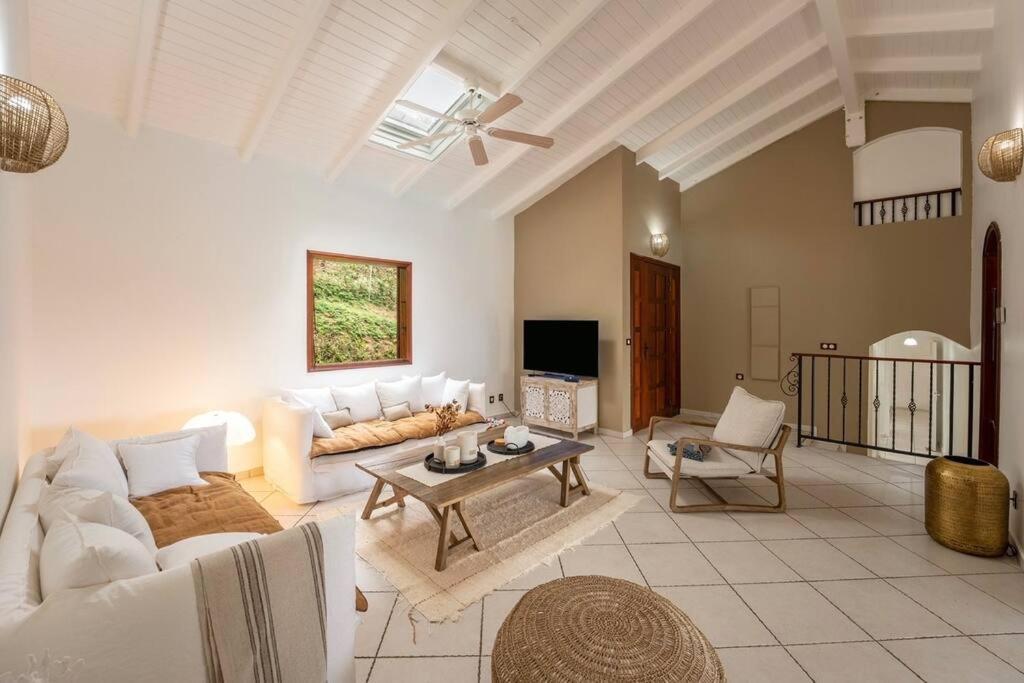 Spacieuse Villa Corossol Avec Piscine Et Jeux Exterieurs 르 고지에 외부 사진